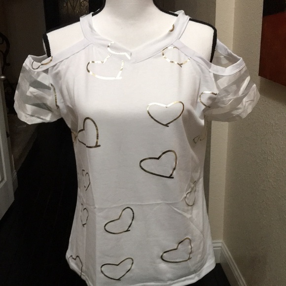 ☄️Any 2 for $10 ☄️
B7 NWT Geometric Casual V-Neckline Short Sleeve Blouse. B7 - Picture 6 of 12